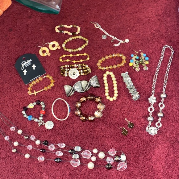 Bundle of jelwery - Picture 2 of 6